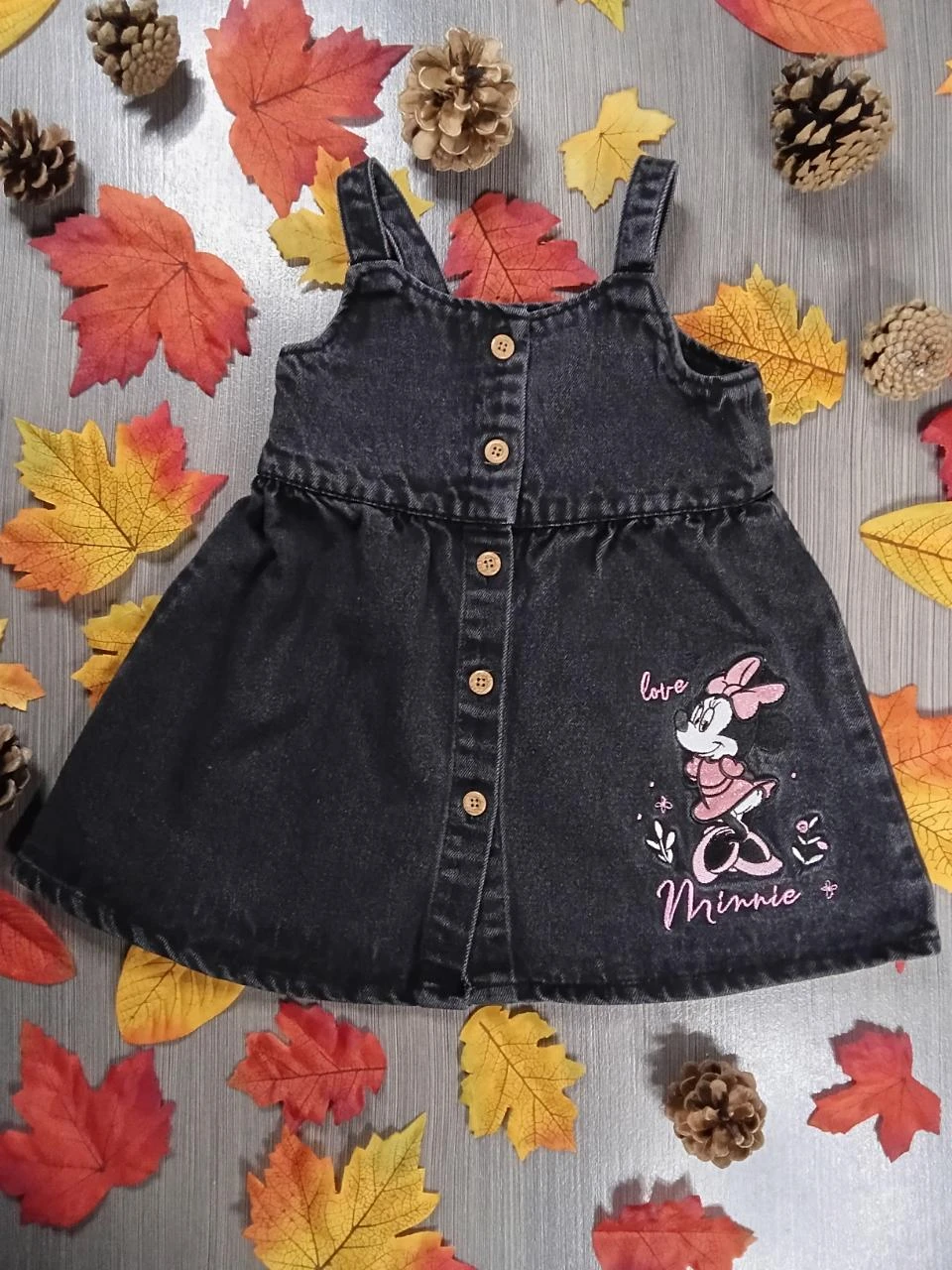Jolie robe noire Disney et Primark 12-18 mois